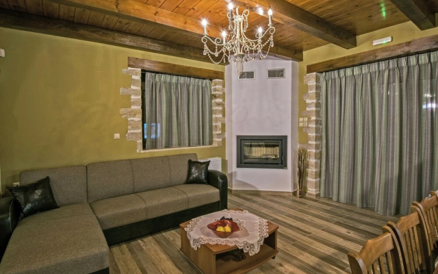 Luxurious Villa With Private Pool, Near a Couple of Restaurants & Sandy Beach