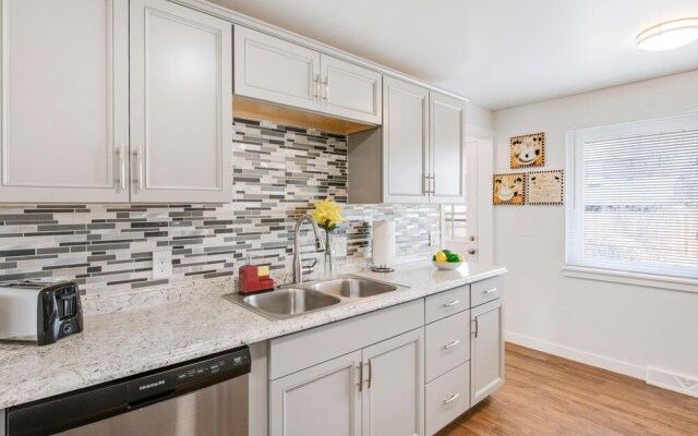 Quiet Getaway, Modern Kitchen and Foosball Table