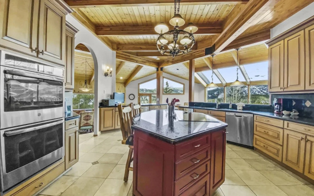 Mountain View Ski Lodge 5 Bedroom Townhouse