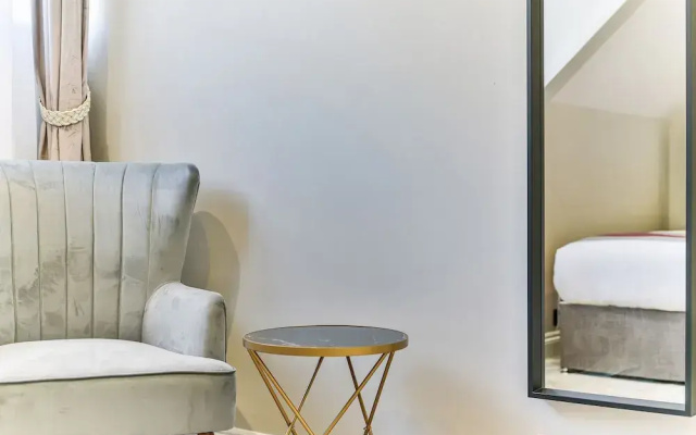 Avari Apartments - Hatton Collection