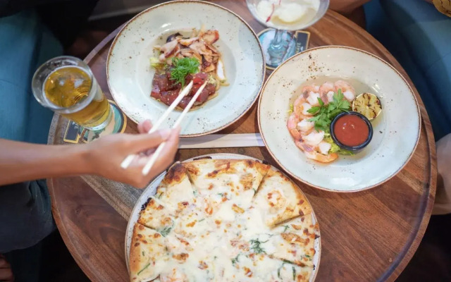 DoubleTree by Hilton Hotel Alana - Waikiki Beach