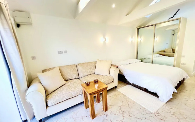 Stunning 1-bed Studio in Greenford