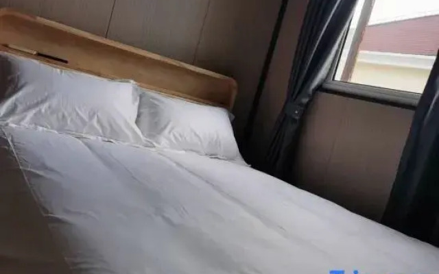 Shanghai Cailutong Hotel