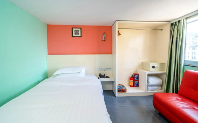 LN White House Hotel