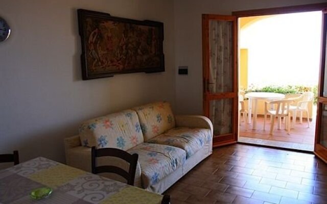Cosy Holiday Home in Isola Rossa With Garden