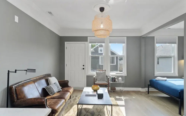 Spectacular Pilsen Studio for 2! by AllSet Turnover