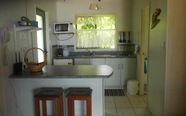 Muriavai Bungalows