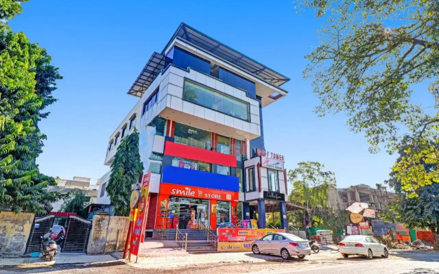 Oyo 703086 Hotel Shri Rooms & Restaurant