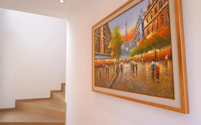 Shushi's Central Studio Apartment