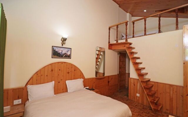 OYO 13715 Home Classic Villa Naggar Road