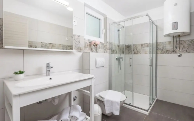 Holiday Homes Oštro