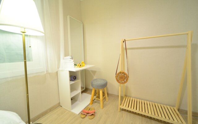 Season Helloworld House - Hostel