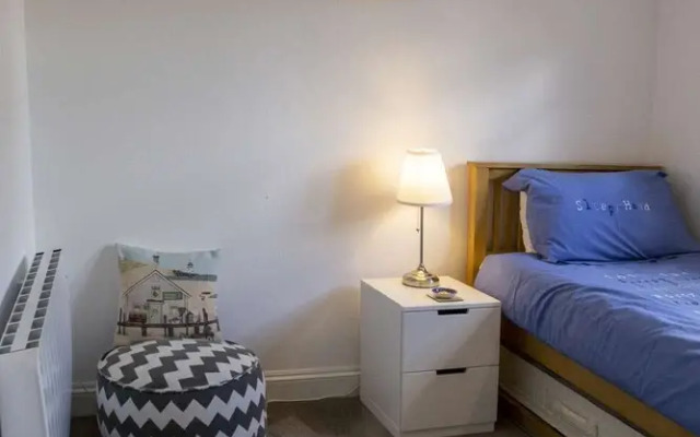 Hemsby Cottage With spa Bath and Private Garden