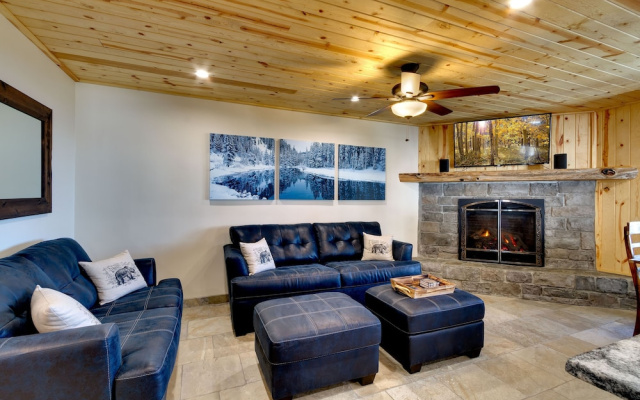 Tall Pine Chalet 3 Bedroom Home