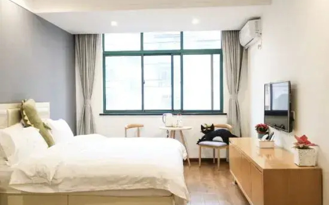 Qingcheng Jushang Yite Hotel (Peace Park Subway Station)