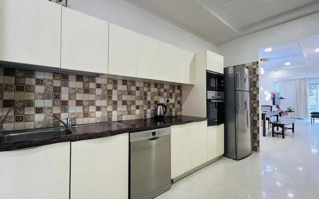 BluO Luxury Stay Medicity Balcony TubGym