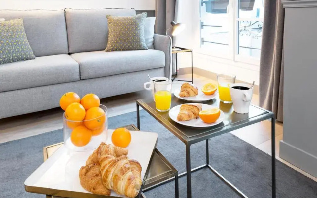 Luxury 4 Bedrooms Le Louvre I by Livinparis