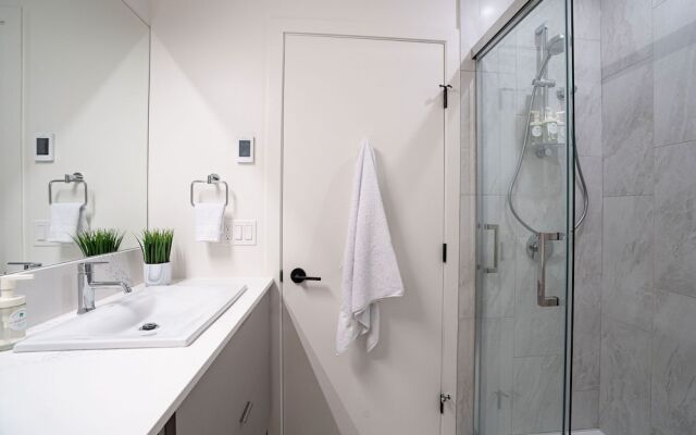 Huckin' Harry's by Revelstoke Vacations