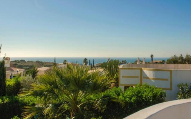 Spacious 3 bedroom villa with pool