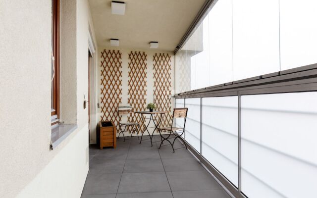 Broniwoja Apartment by Renters