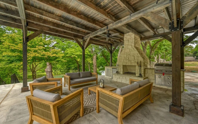 New! Luxury Riverfront Villa W/firepit & Gameroom!