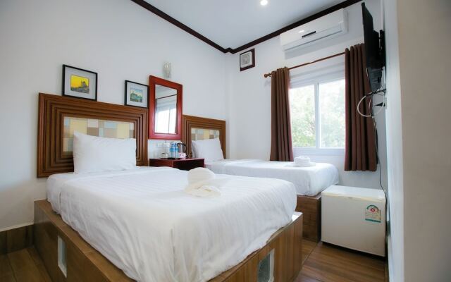 Ruby Riverside Hotel & Hostel