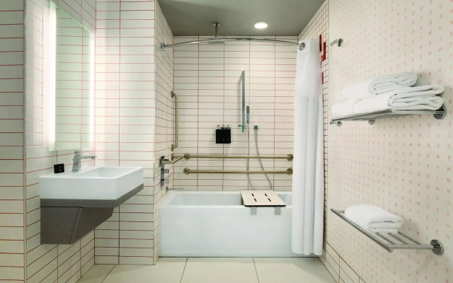 Radisson RED Minneapolis Downtown