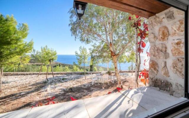 Lithahiro stone house