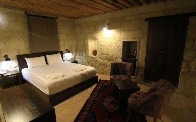 Tafana Cave & Stone Lodge