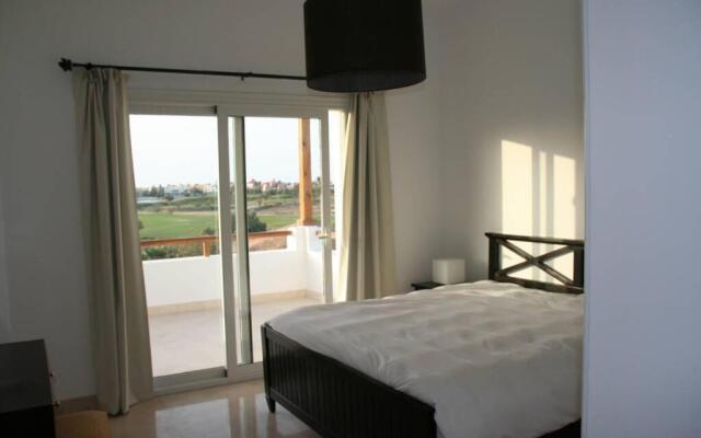 Villa with 5 bedrooms & 4 bathrooms - private heated pool
