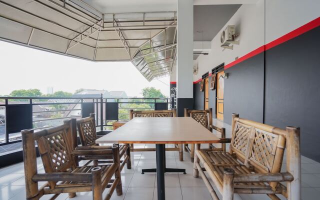 OYO 1624 Panjang Jiwo Residence