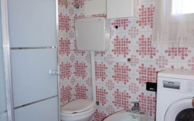 Beautiful Terraced House With Pool and Garden