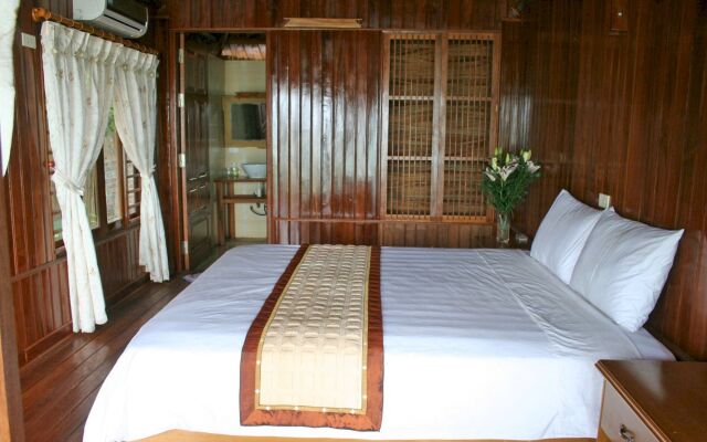 Monkey Island Resort