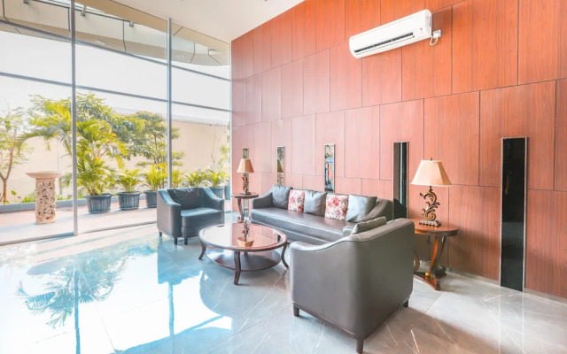 Super Oyo Collection O 16 Vittoria Residence
