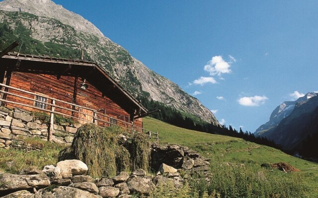 Lavish Apartment in Kaltenbach Near Ski Area