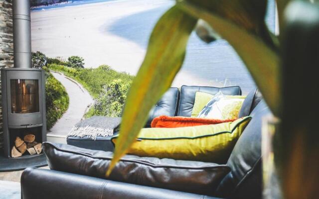 Padstow Escapes - The Long Room Luxury Apartment