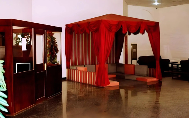 OYO 142 Al Sharqiya Sands Hotel