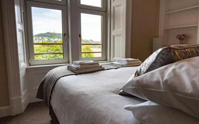 ☆Bright Apartment, Near University + City Centre☆