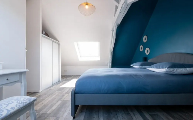 Chic Apartment Near City Center