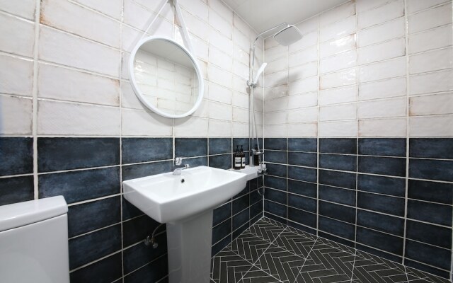 Tongyeong Adios Hotel