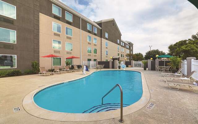 La Quinta Inn & Suites by Wyndham Austin Round Rock