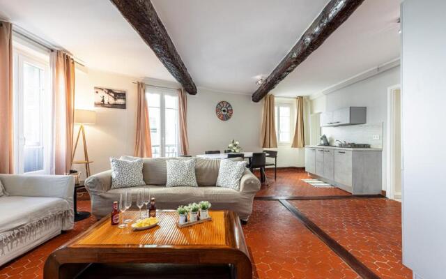 Large 3 Bdr Old Town - AC