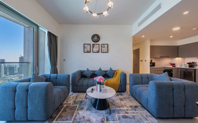 Skyline Serenity -Burj Khalifa View 3905