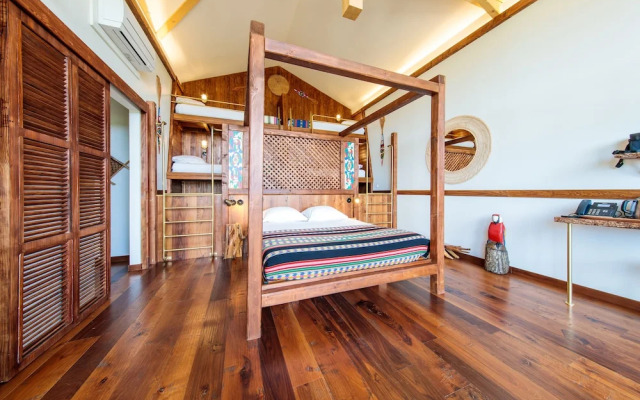 Les Lodges - Parrot World