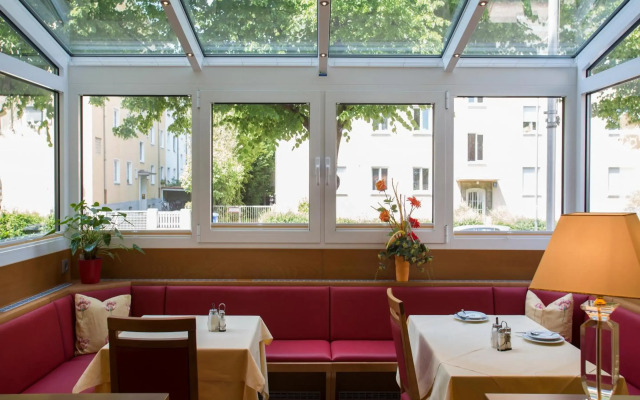 Hotel Kriemhild am Hirschgarten
