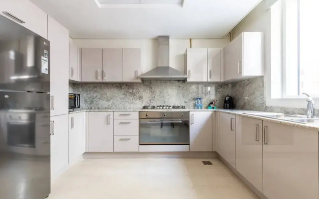 Sleek & Sophisticated 2BR With Study Within Downtown Dubai!