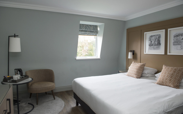 Bush Hotel Farnham