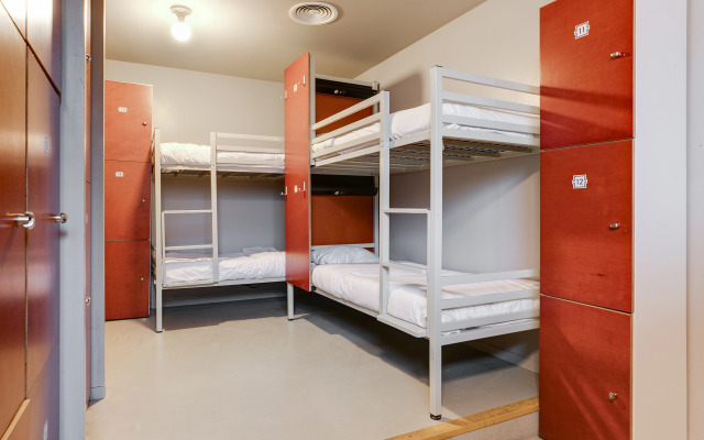 ClinkNOORD - Hostel
