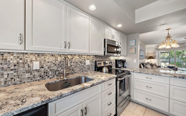 Sunset Sanctuary 2 Bedroom Condo by RedAwning