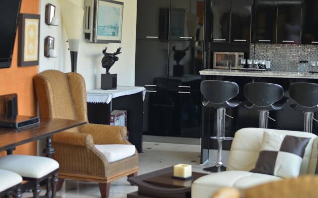 Lotus-7 by Playa District